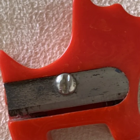 Vintage Red Bakelite 1930s Scotty Dog Pencil Sharpener - Picture 5 of 7